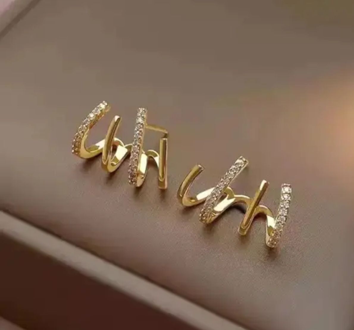 Diamond studded four claw Earrings